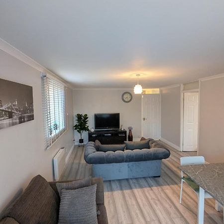 A&A Apartment Basildon Nevendon Bagian luar foto