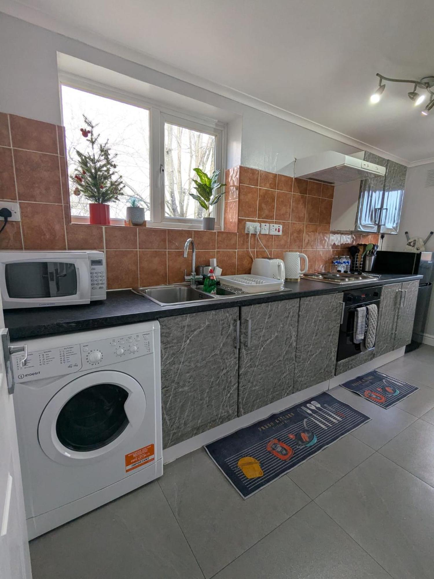A&A Apartment Basildon Nevendon Bagian luar foto