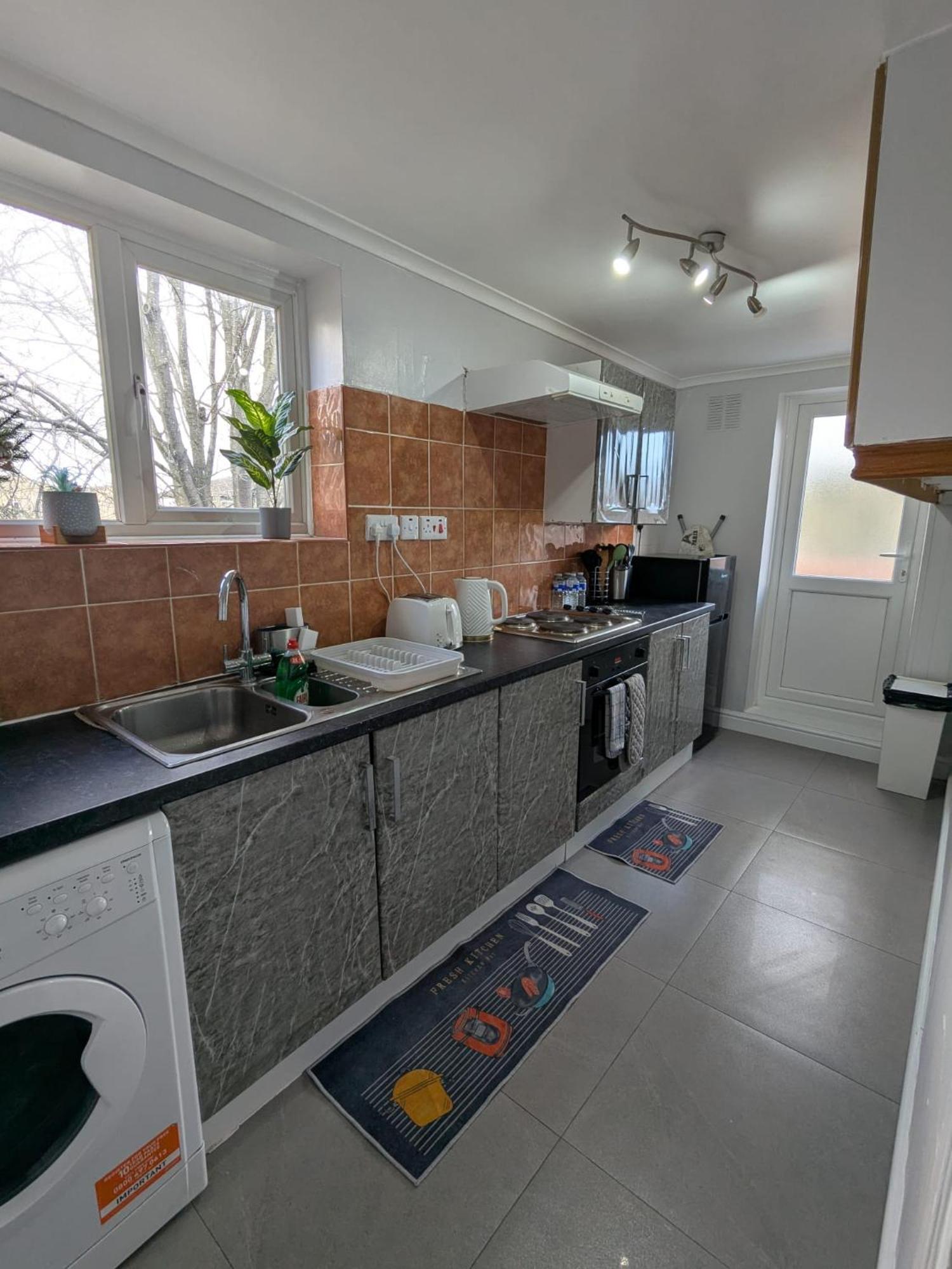 A&A Apartment Basildon Nevendon Bagian luar foto