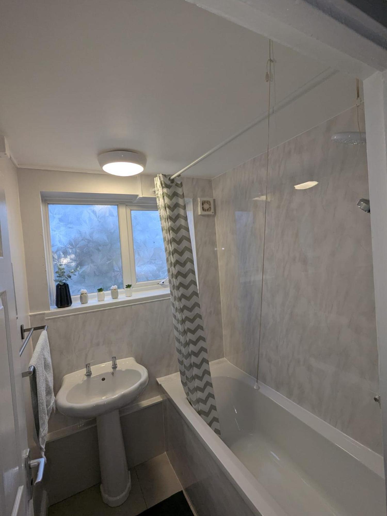 A&A Apartment Basildon Nevendon Bagian luar foto