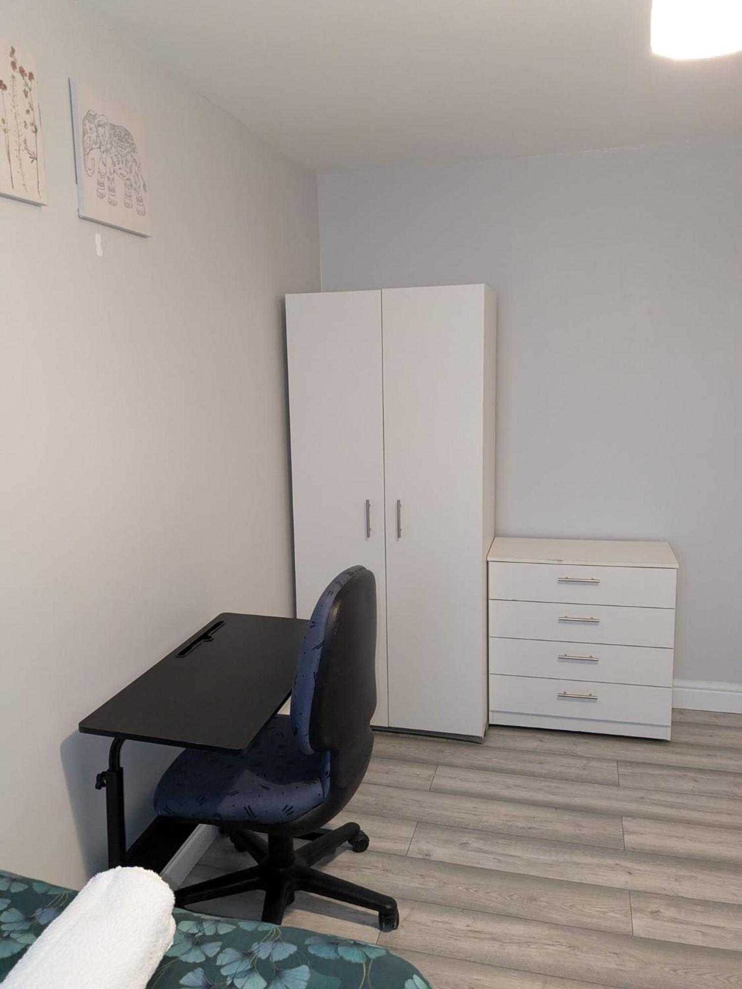 A&A Apartment Basildon Nevendon Bagian luar foto
