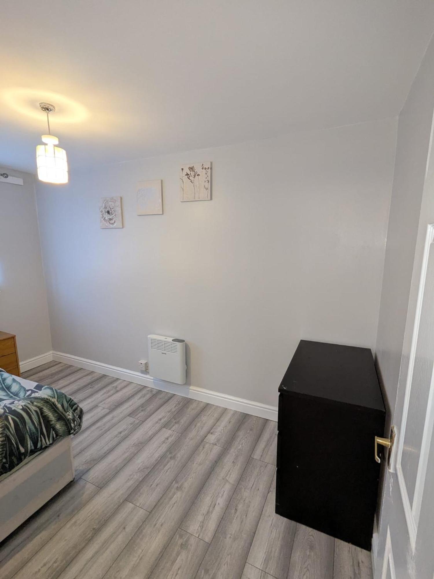A&A Apartment Basildon Nevendon Bagian luar foto