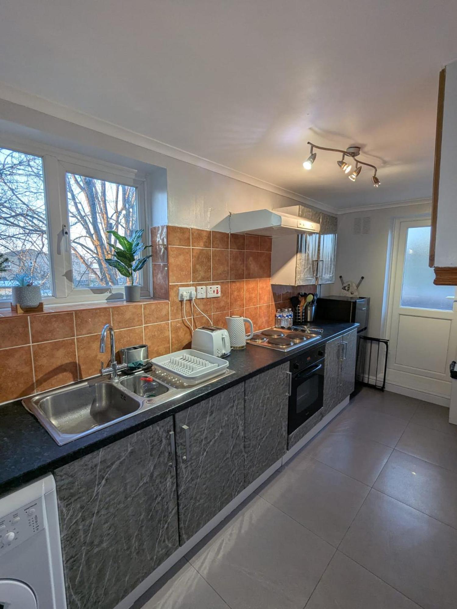 A&A Apartment Basildon Nevendon Bagian luar foto