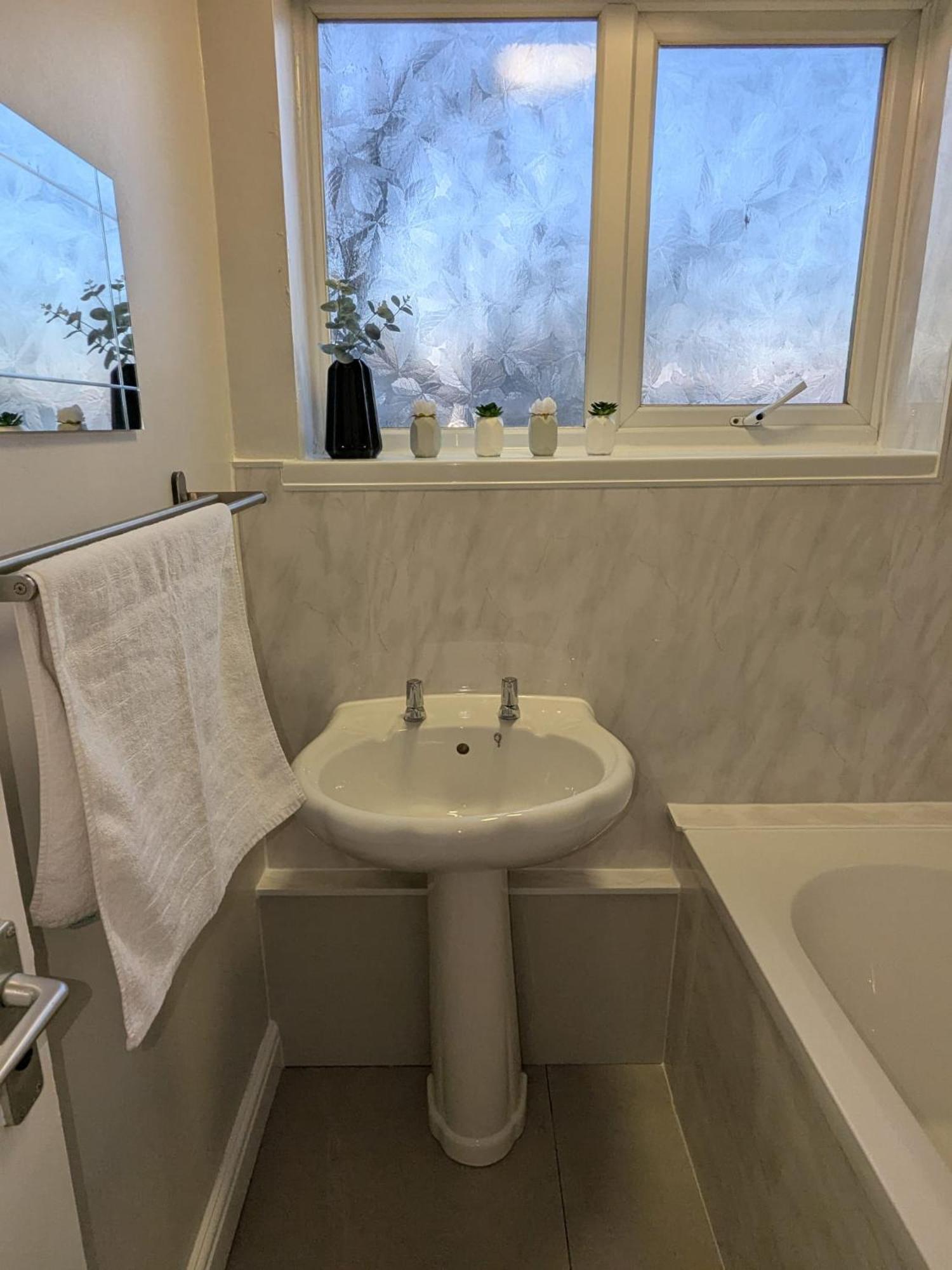 A&A Apartment Basildon Nevendon Bagian luar foto