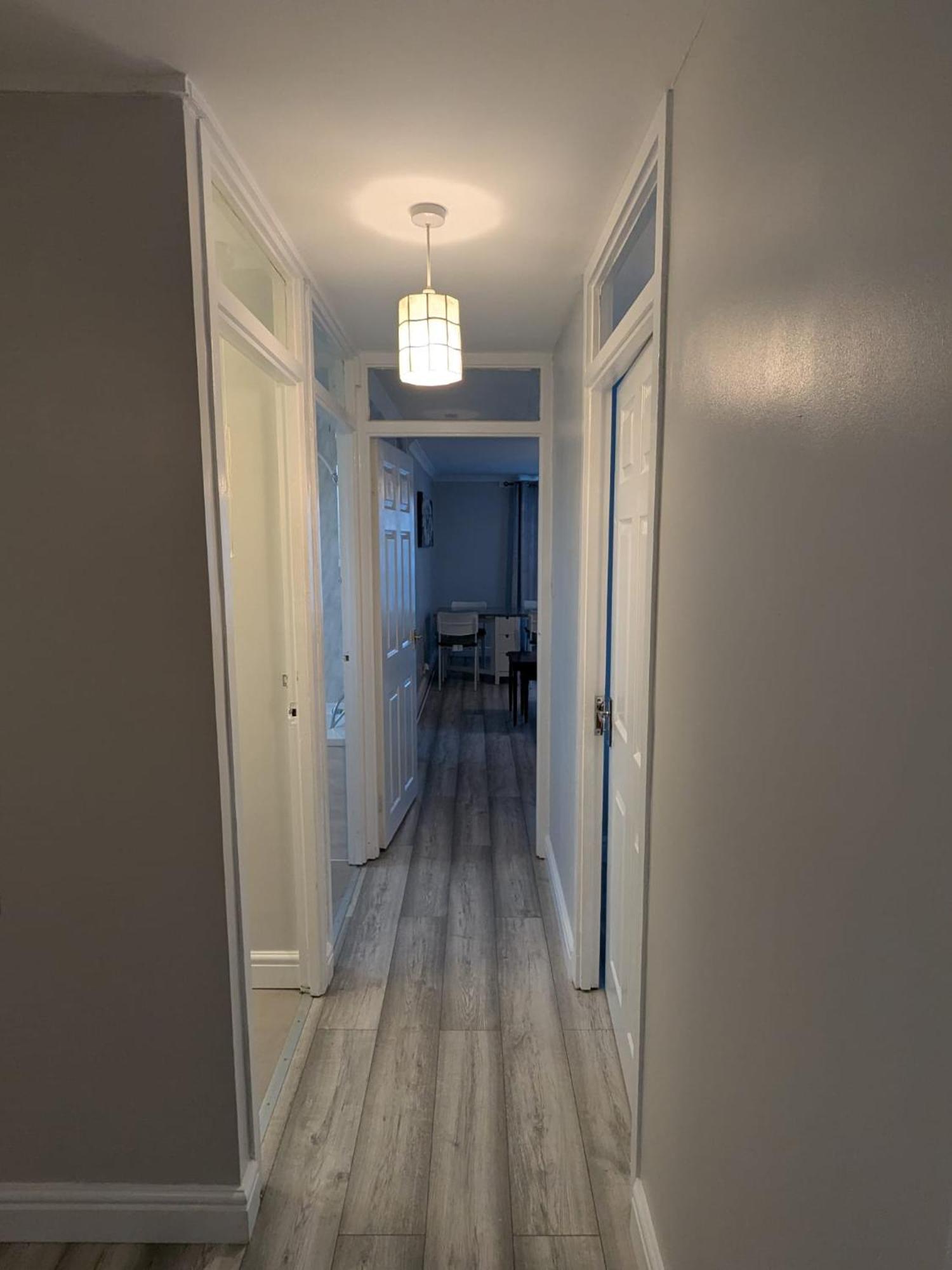 A&A Apartment Basildon Nevendon Bagian luar foto