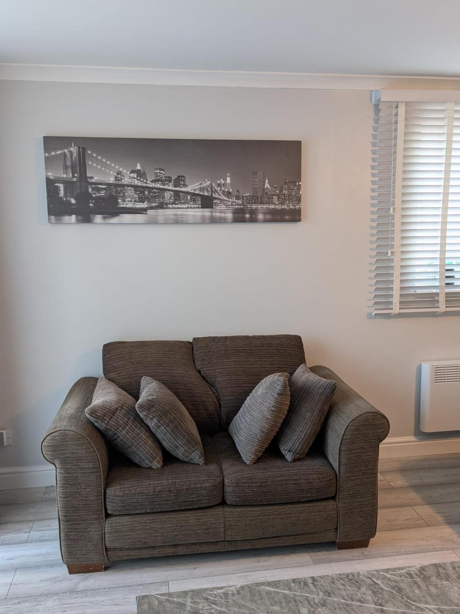 A&A Apartment Basildon Nevendon Bagian luar foto