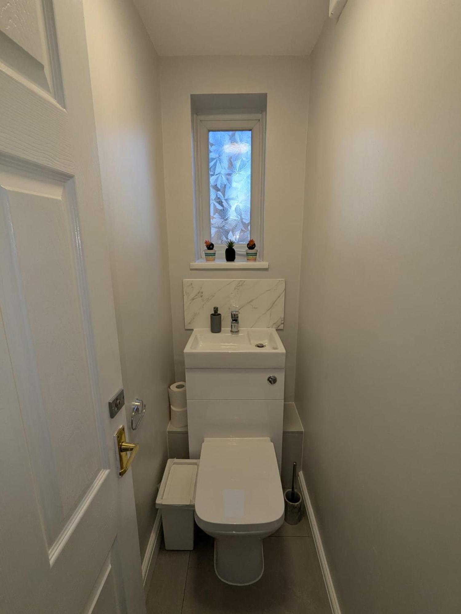 A&A Apartment Basildon Nevendon Bagian luar foto