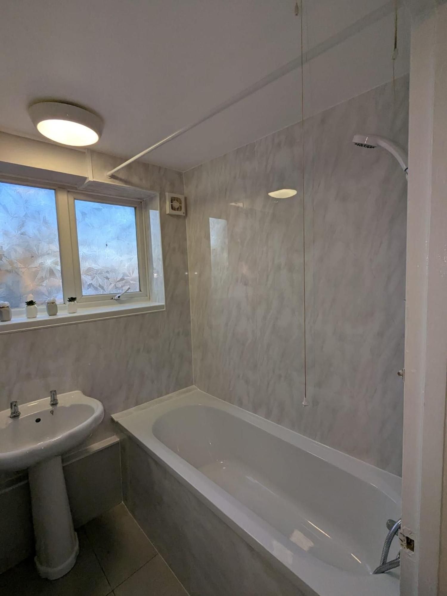 A&A Apartment Basildon Nevendon Bagian luar foto