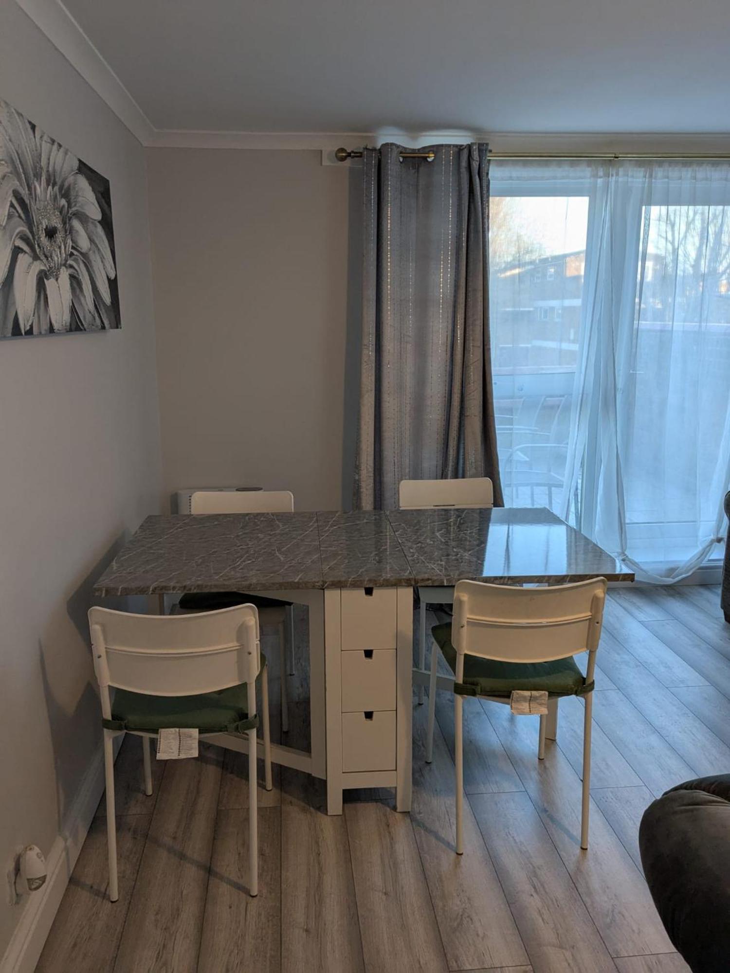 A&A Apartment Basildon Nevendon Bagian luar foto