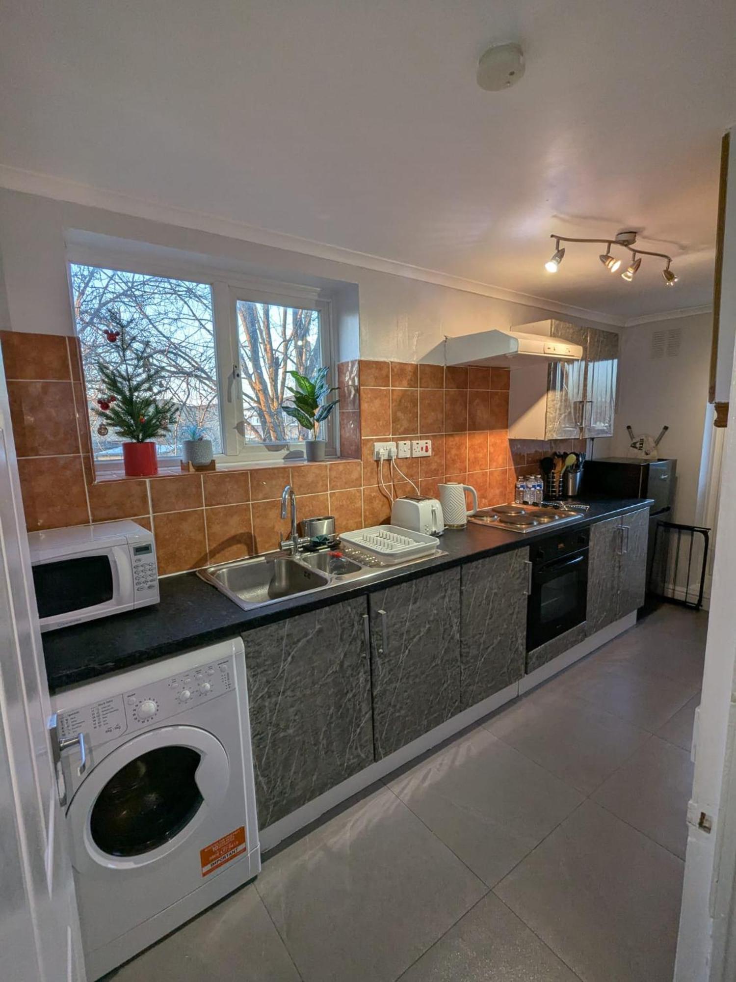 A&A Apartment Basildon Nevendon Bagian luar foto