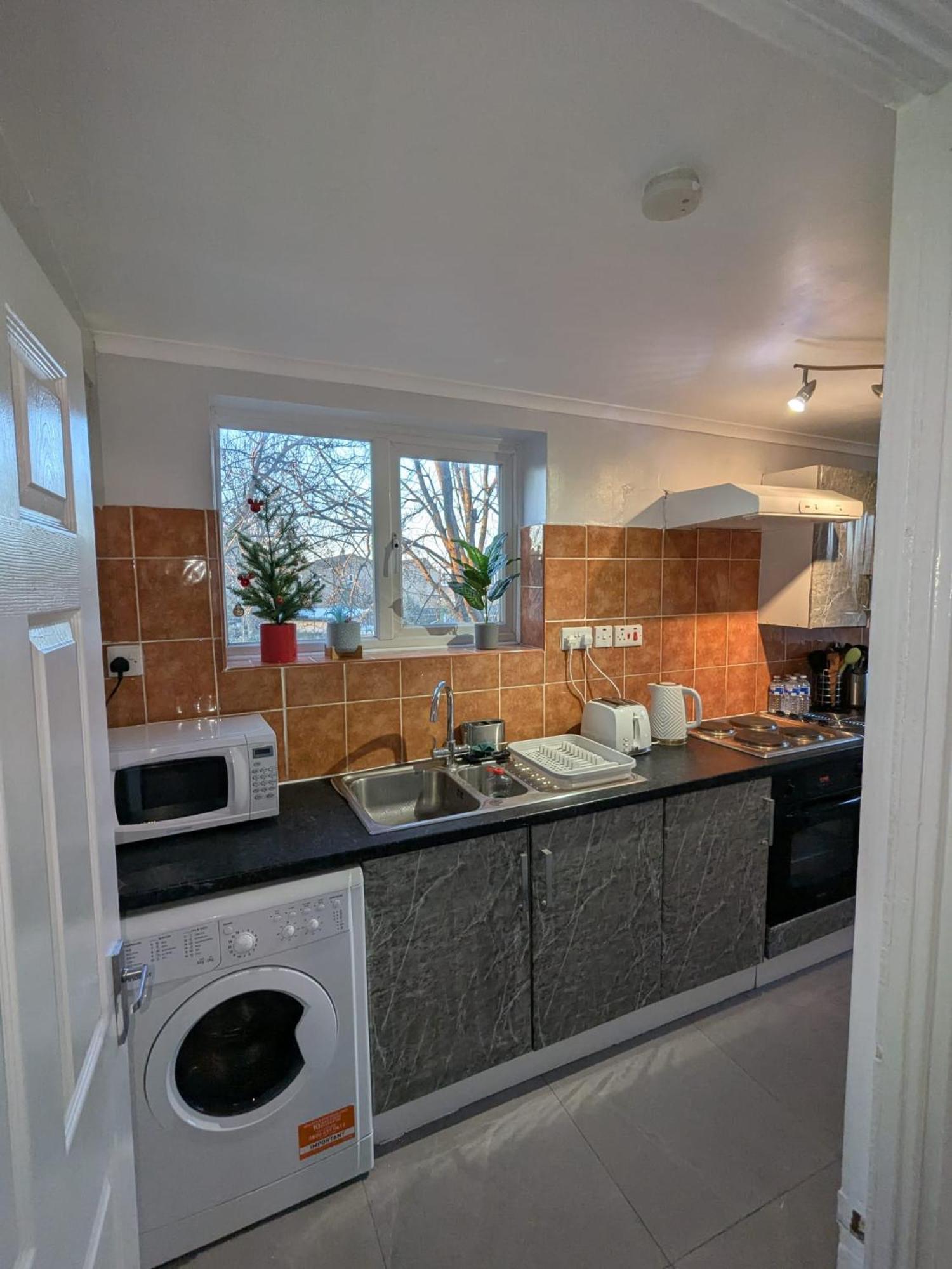 A&A Apartment Basildon Nevendon Bagian luar foto